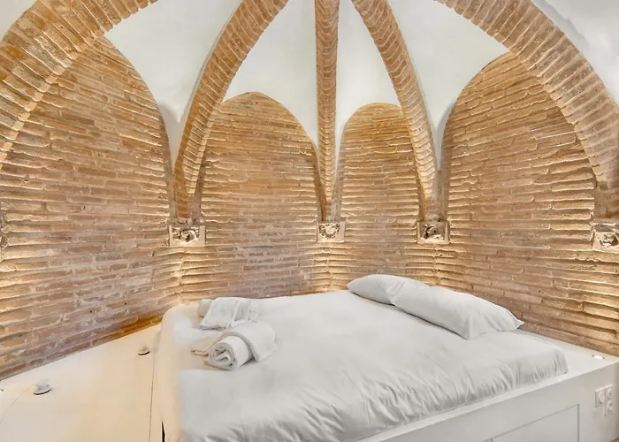 La Tour Du Capitole, Cocoon Insolite Dans Toulouse