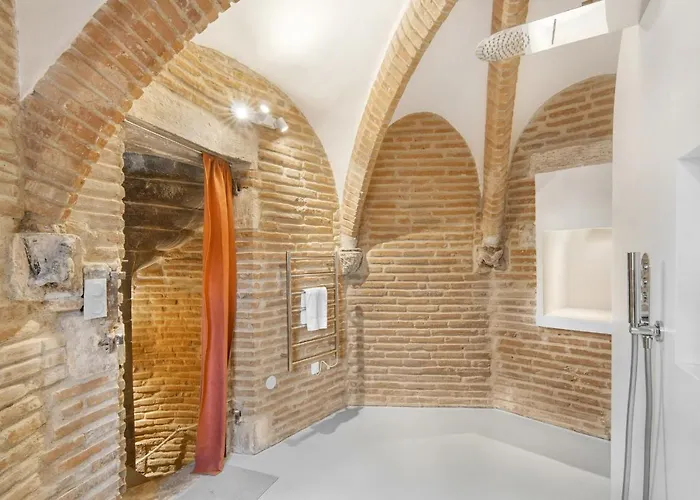 La Tour Du Capitole, Cocoon Insolite Dans Toulouse